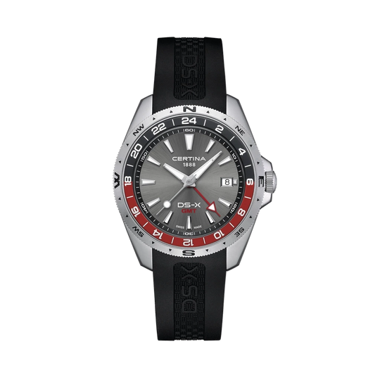 Certina DS-X GMT C047.452.17.081.01 herreklokke med grå skive, sort gummirem, kasse i stål og GMT-funksjon.