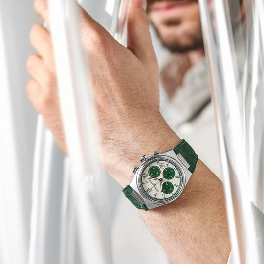 Frederique Constant Highlife Chronograph FC-391SGR4NH6 limitert herreklokke på 41 mm med grønn chronograph og kommer med skinnrem og lenke.
