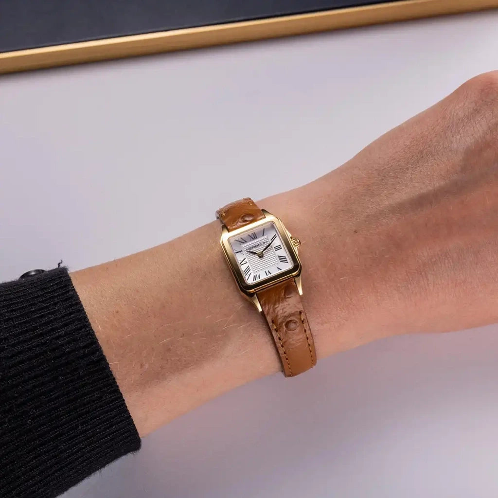 Herbelin Luna Mini dameur i gullfarget stål med brun skinnrem, sølvfarget skive og quartzverk.