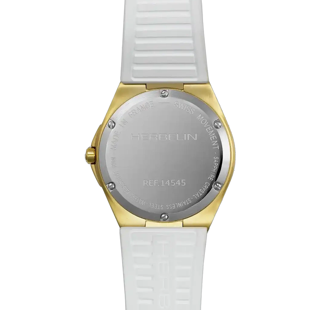 Herbelin Cap Camarat 14545P1N11CW er en sporty dameklokke med gullfarget kasse, hvit gummirem og quartzverk.