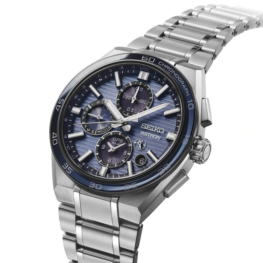 Seiko Astron SSH175 GPS Solar herreklokke på 44 mm i titan med gangreserve på 6 mnd, world timer og perpetualkalender.