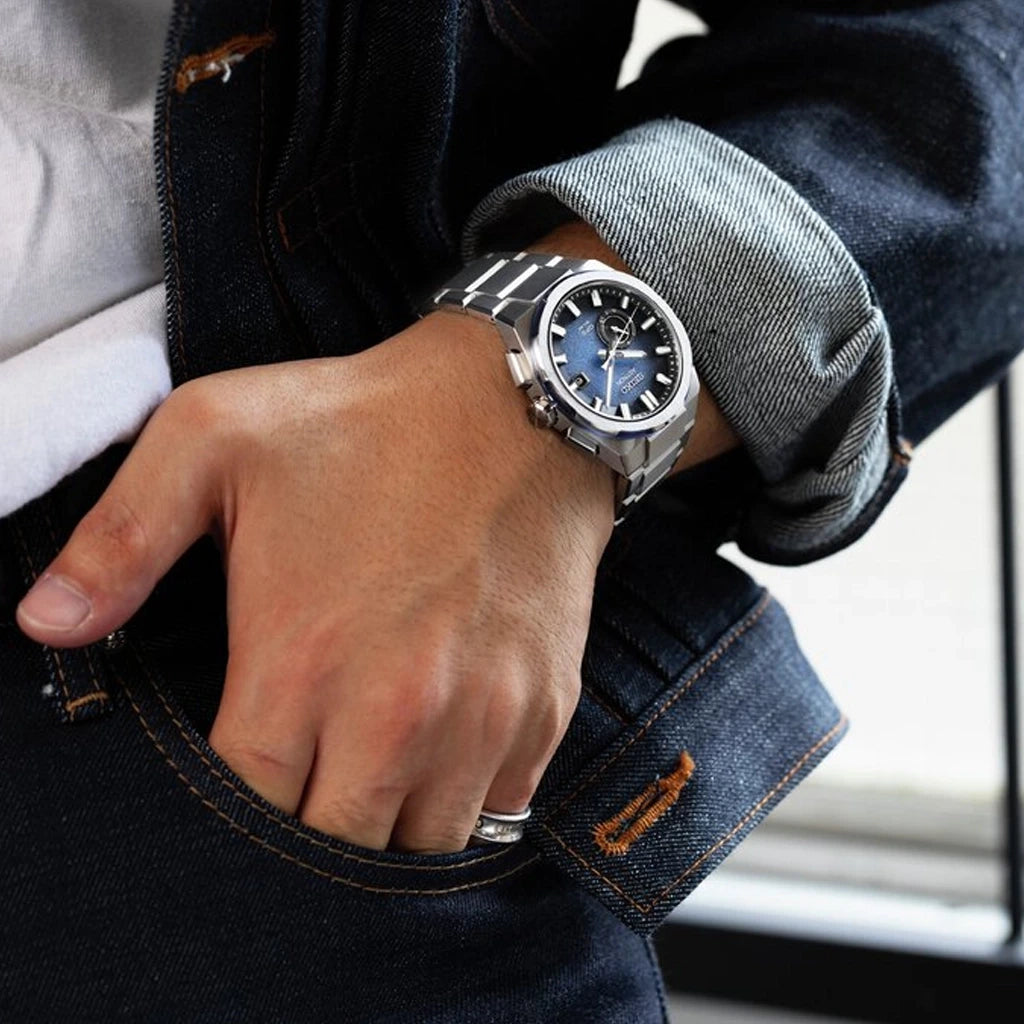 Seiko Astron SSJ023J1 herreklokke på 42 mm i titan med perpetualkalender og gangreserveidikator.