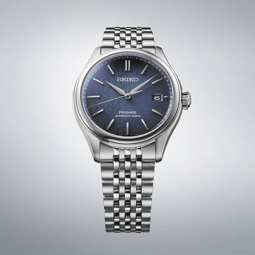 Seiko Presage Classic SPB525J1 herreklokke på 40 mm med blå skive, automatisk verk og stållenke med foldelås.
