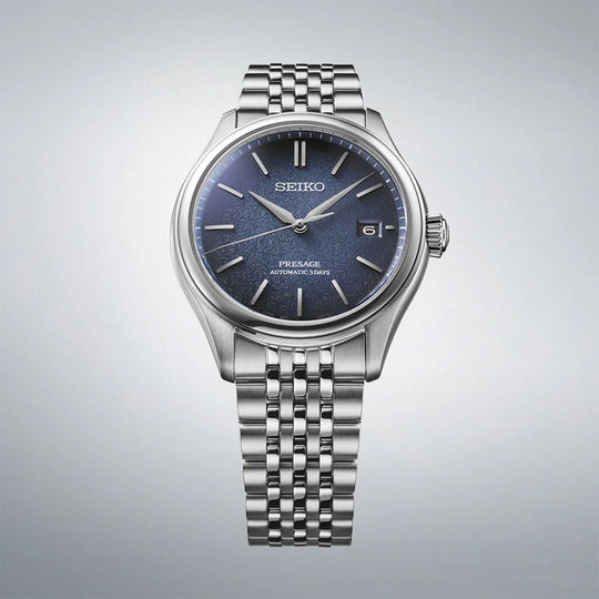 Seiko Presage Classic SPB525J1 herreklokke på 40 mm med blå skive, automatisk verk og stållenke med foldelås.