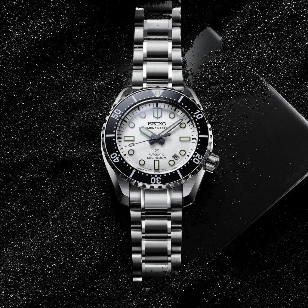 Seiko Prospex Marinemaster SLA077J1 herreklokke på 42,6 mm med hvit skive, stållenke med sikkerhetslås- 300 m vanntett.