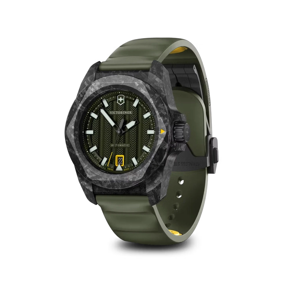 Victorinox I.N.O.X. Automatic herreklokke med grønn skive, kasse i karbon og grønn gummirem. 200 meter vanntett. 