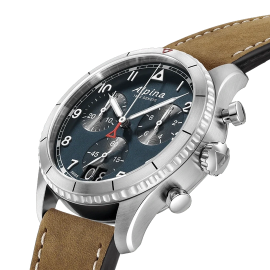 Alpina Startimer Pilot Quartz Chronograph Big Date herreklokke med blå skive og brun skinnrem.