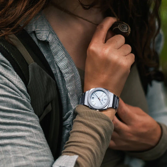 Alpina Alpiner Extreme dameklokke på 34x35,2 mm med quartzverk, kasse og lenke i stål.