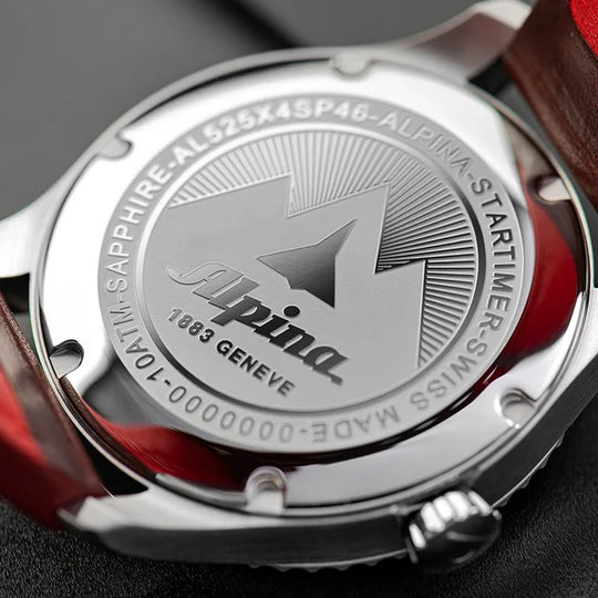 Alpina Startimer Pilot Automatic herreklokke på 41 mm med blå skive, kasse i stål og brun skinnrem.