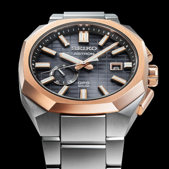 Seiko Astron GPS Solar fastsetter tiden ved hjelp av satellitter, så du aldri trenger å stille tiden. Kasse og lenke i titan. 100 meter vanntett.