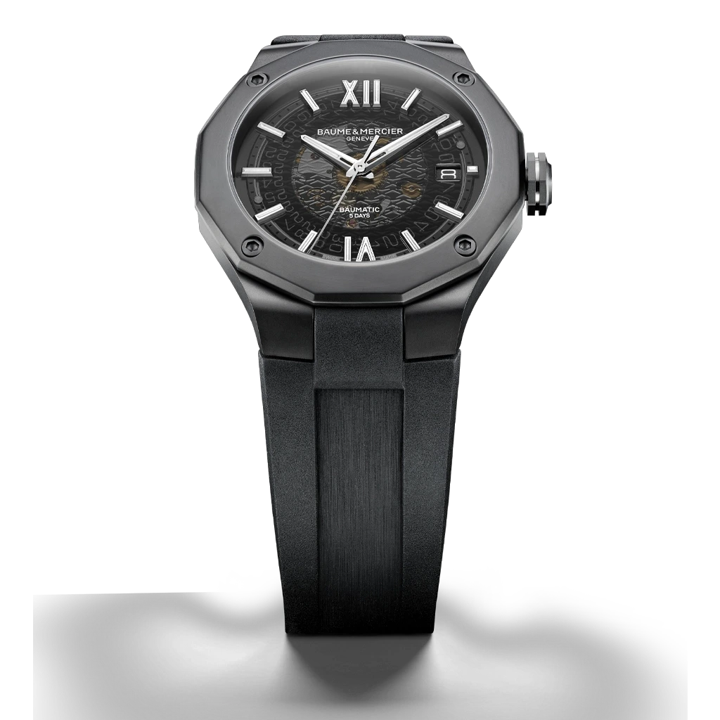 Baume & Mercier Riviera er en sporty klokke til herre i helsort på 42 mm med automatisk verk.