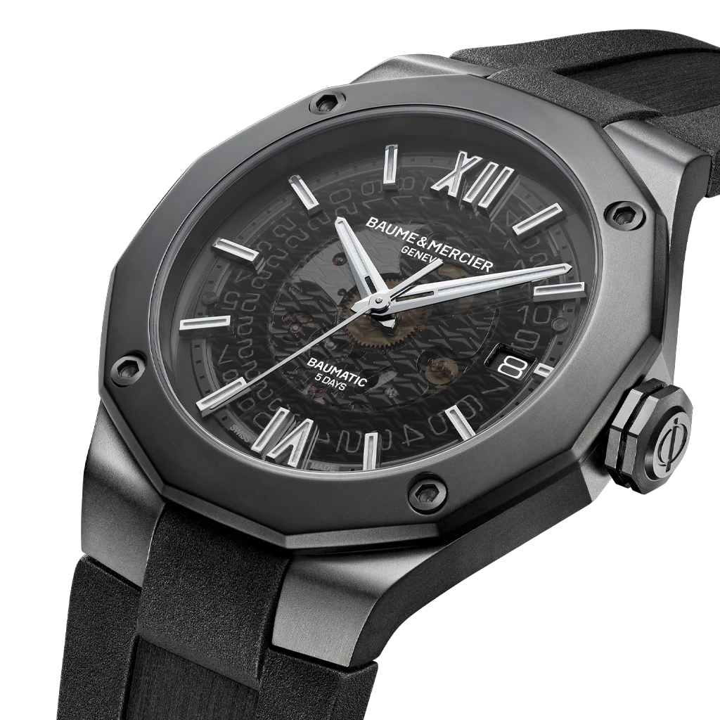 Baume & Mercier Riviera er en sporty klokke til herre i helsort på 42 mm med automatisk verk.