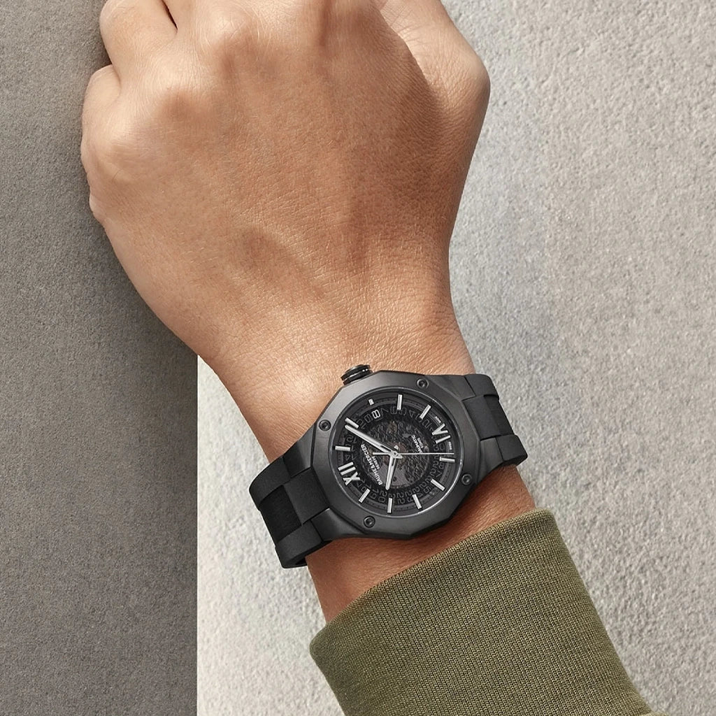 Baume & Mercier Riviera er en sporty klokke til herre i helsort på 42 mm med automatisk verk.