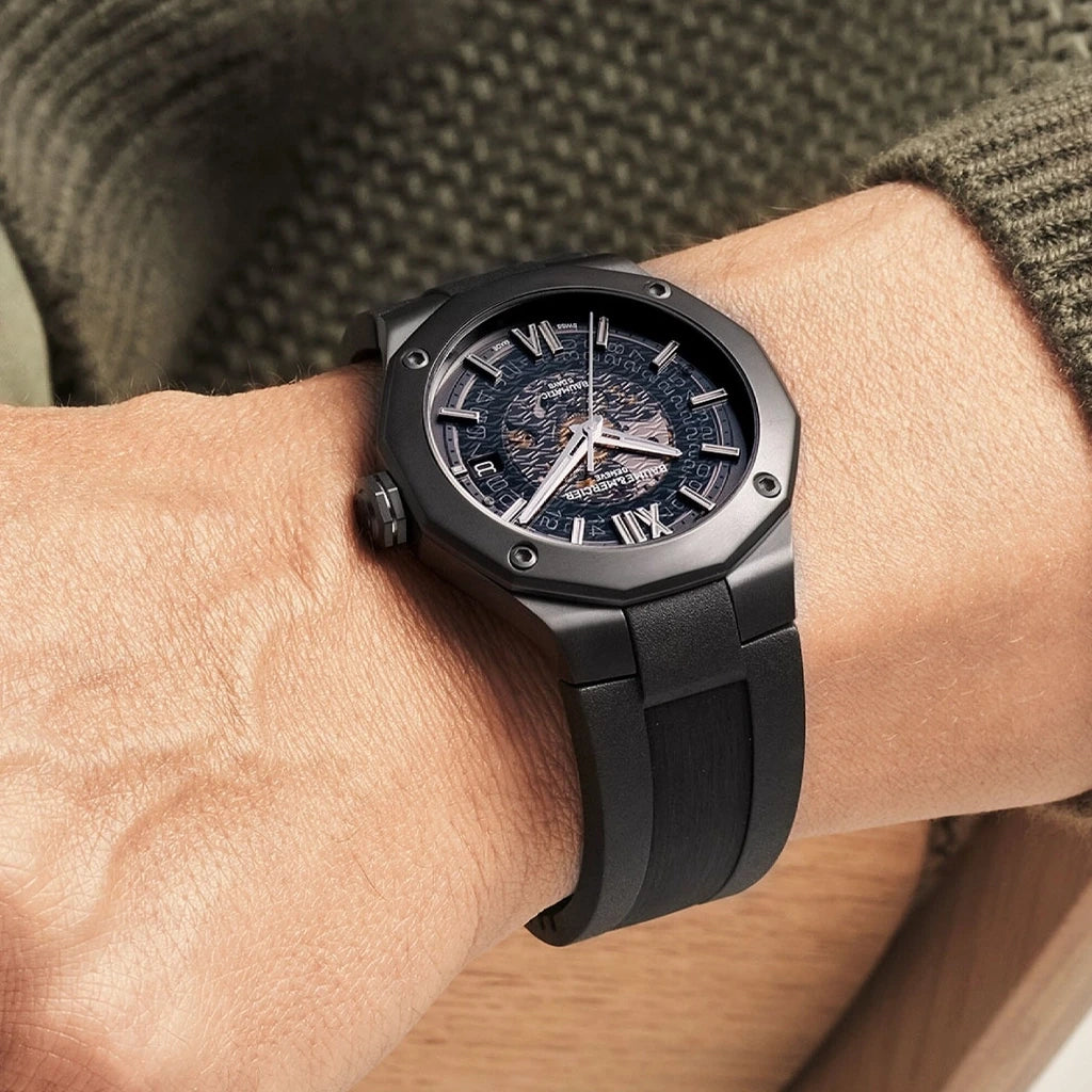 Baume & Mercier Riviera er en sporty klokke til herre i helsort på 42 mm med automatisk verk.