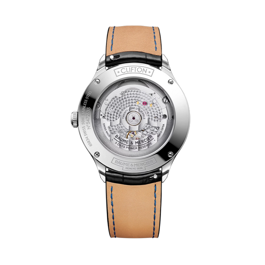Baume & Mercier Clifton 10692 40 mm – elegant automatisk dressklokke med sølv/hvitt urskive, stållenke og klassisk sveitsisk design for tidløs stil.