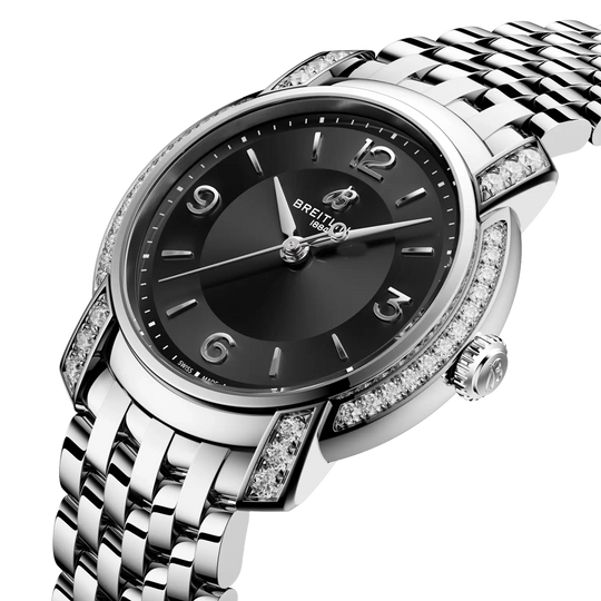 Breitling Premier dameklokke på 32 mm med kasse i stål med diamanter og stållenke. Sort tallskive, quartzverk og 100 meter vanntett.