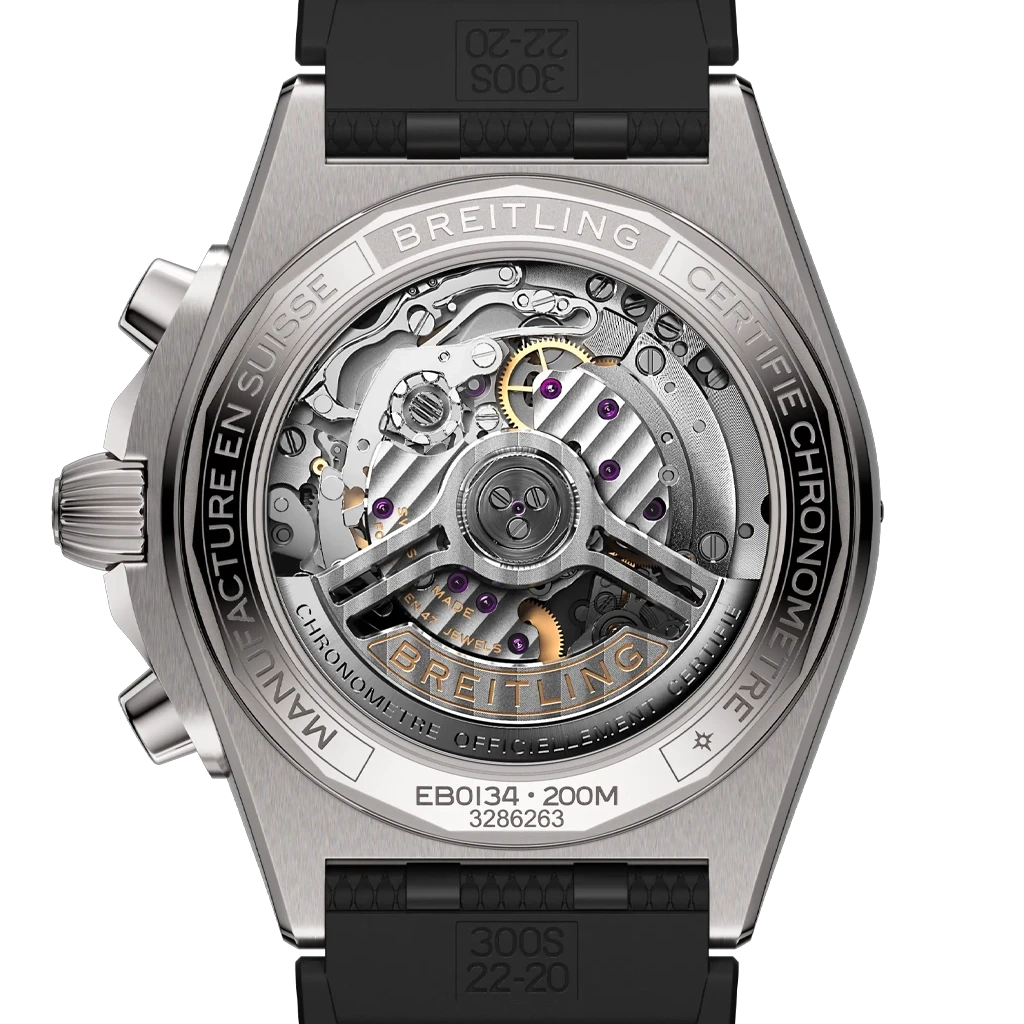 Breitling Chronomat B01 42 EB0134101M1S1 herreklokke i titan med grå chronographskive og sort gummirem.