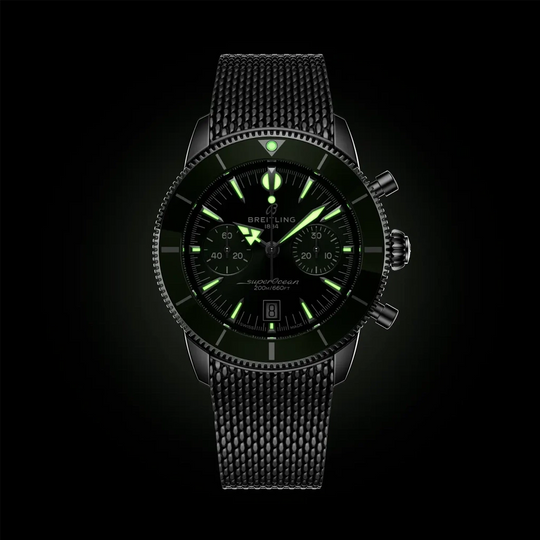 Breitling Superocean Heritage B01 Chronograph 42 mm med grønn skive, grønn bezel, kronograf og meshlenke i stål