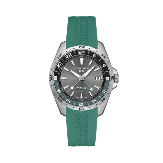 Certina DS-X GMT C047.452.17.081.00 herreklokke med grå skive, grønn gummirem, kasse i stål og GMT-funksjon.