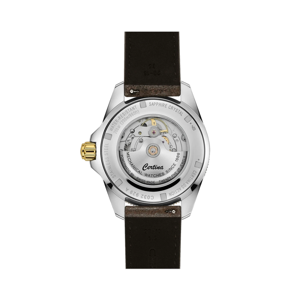 Certina DS Action GMT Powermatic 80 herreklokke med sort skive, skinnrem og GMT-funksjon.