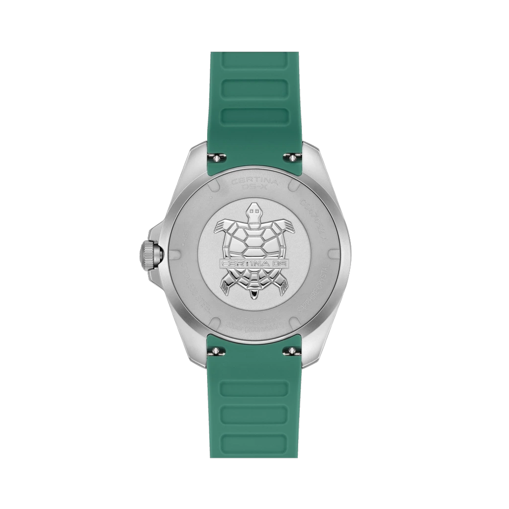 Certina DS-X GMT C047.452.17.081.00 herreklokke med grå skive, grønn gummirem, kasse i stål og GMT-funksjon.