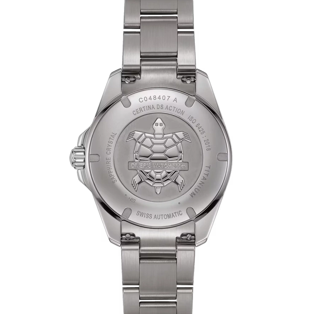 Certina DS Action Diver Powermatic 80 C048.407.44.041.00 herreklokke på 40,5 mm i titan med blå tallskive og lenke med foldelås.