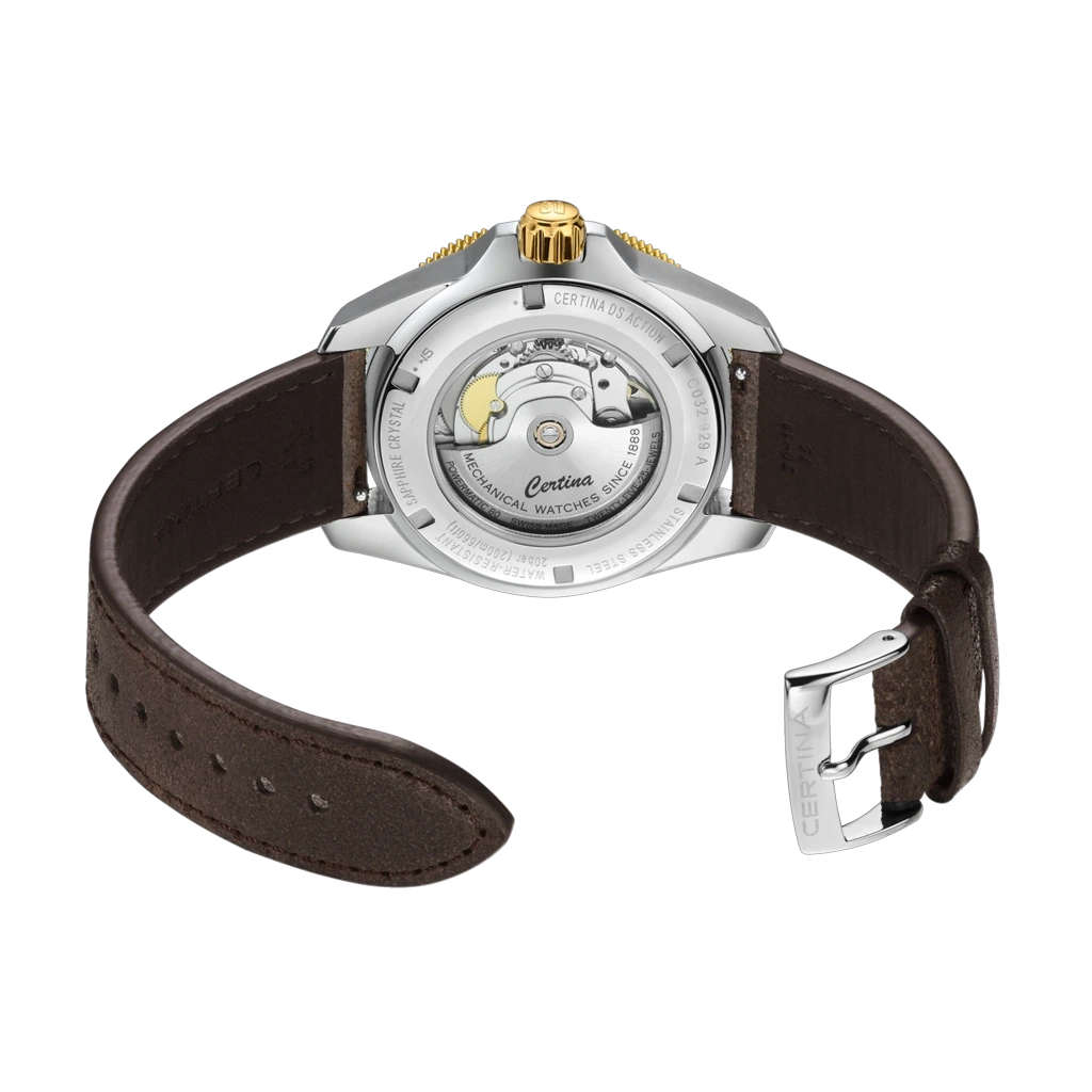 Certina DS Action GMT Powermatic 80 herreklokke med sort skive, skinnrem og GMT-funksjon.