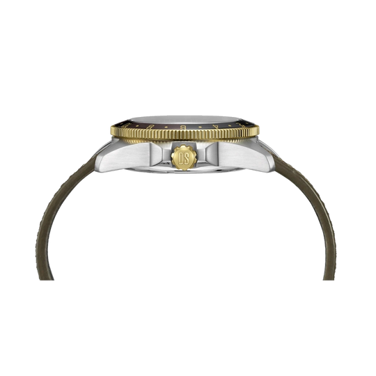 Certina DS Action GMT Powermatic 80 herreklokke med sort skive, skinnrem og GMT-funksjon.