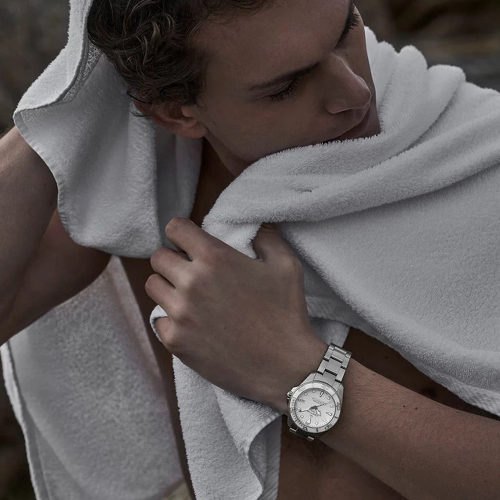 Certina DS Action Diver Powermatic 80 C048.407.11.011.00 herreklokke på 40,5 i stål med automatisk verk, keramisk bezel og hvit skive.