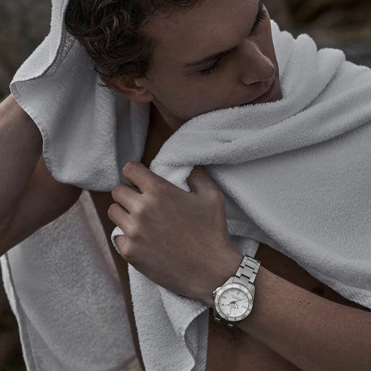 Certina DS Action Diver Powermatic 80 C048.407.11.011.00 herreklokke på 40,5 i stål med automatisk verk, keramisk bezel og hvit skive.