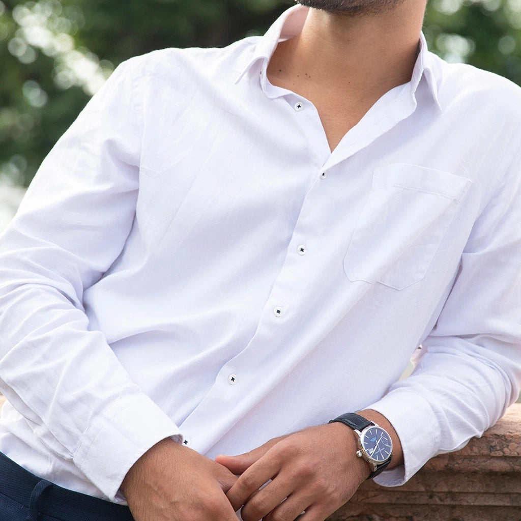 Frederique Constant Classic Power Reserve Big Date Manufacture pent herreur med månefase, gangreserveindikator og dato på skiven.