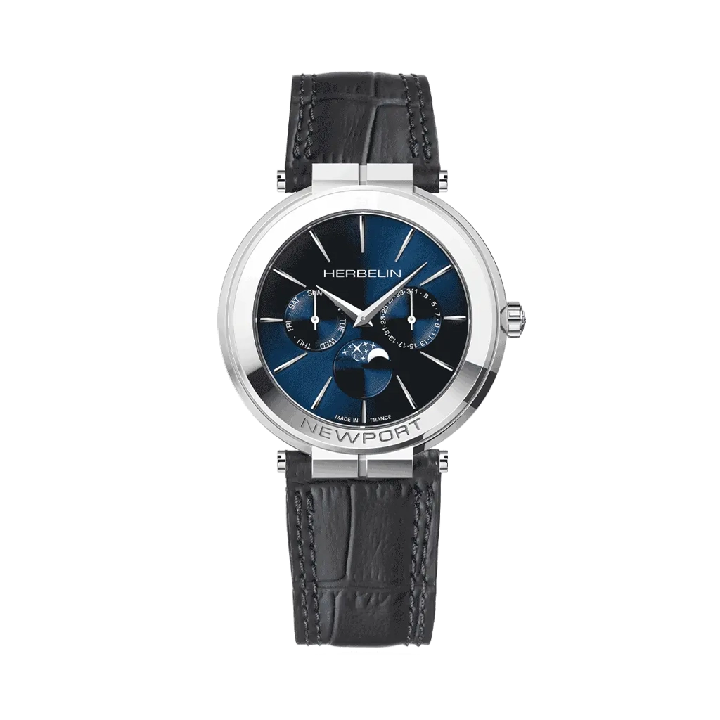 Herbelin Newsport Slim armbåndsur til herre i stål med blå skinnrem. Den blå skiven har dag, dato og månefase, og drives av et quartzverk.