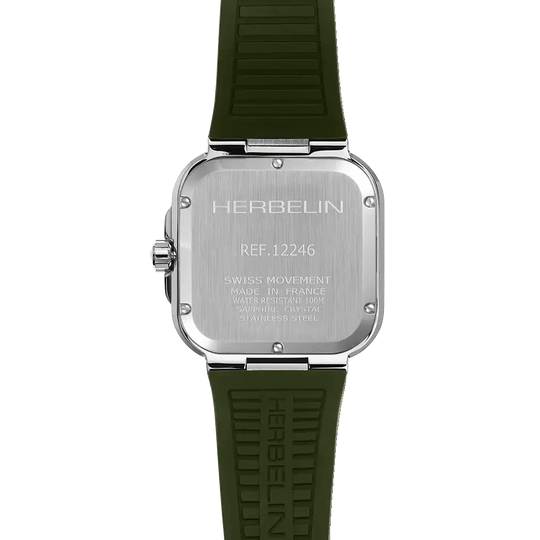 Cap Camarat Square på 39x39 mm er en grønn herreklokke med quartzverk. 100 meter vanntett.