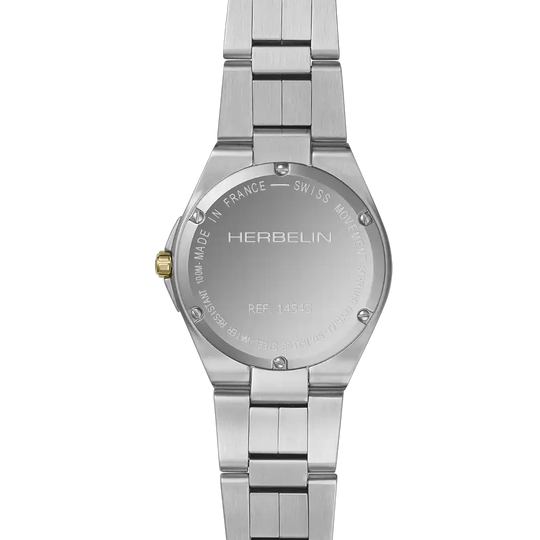 Herbelin Cap Camarat 14545BT11N er en dameklokke i tofarget stål med hvit skive, lenke og quartzverk.