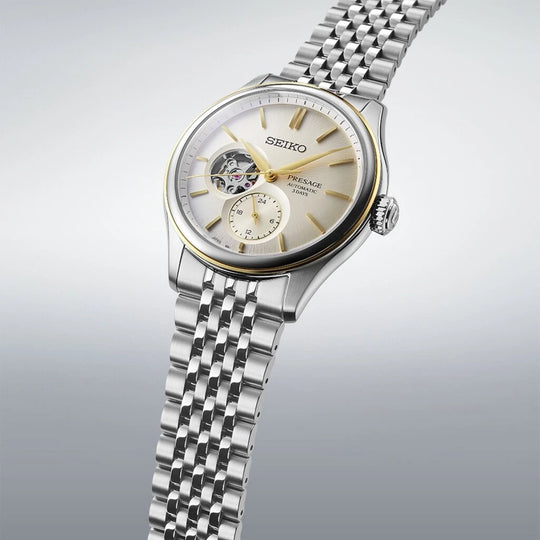 Seiko Presage Classic SPB480J1 herreklokke på 40,2 mm med lys skive i stål. 100 meter vanntett.