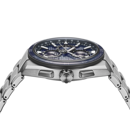 Seiko Astron SSH175 GPS Solar herreklokke på 44 mm i titan med gangreserve på 6 mnd, world timer og perpetualkalender.