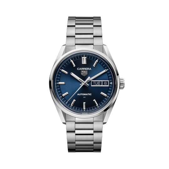 TAG Heuer Carrera Day-Date til herre på 41 mm med blå skive med dag og dato. Kasse og lenke i stål. 100 meter vanntett.