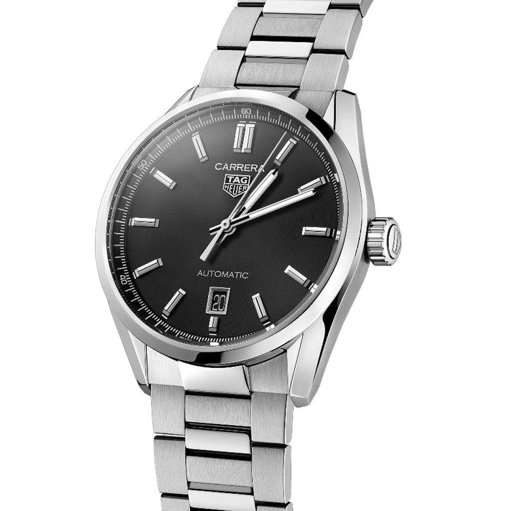 TAG Heuer Carrera med en finbørstet stålkasse og sort urskive. Passer både dame og herre med sin 39 mm stålkasse. Lenke i stål. Automatisk urverk.