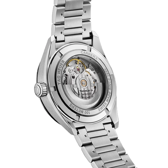 TAG Heuer Carrera med en finbørstet stålkasse og sort urskive. Passer både dame og herre med sin 39 mm stålkasse. Lenke i stål. Automatisk urverk.