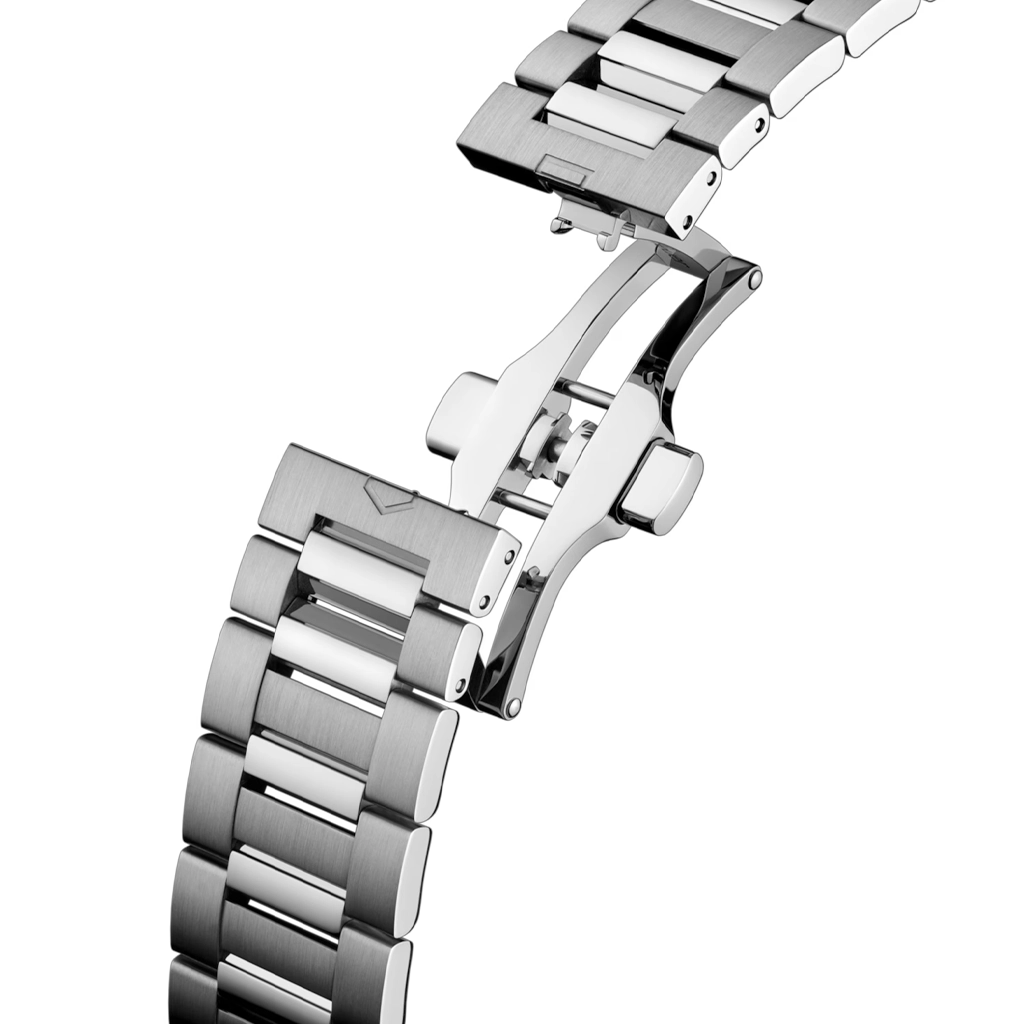 TAG Heuer Carrera Day-Date til herre på 41 mm med blå skive med dag og dato. Kasse og lenke i stål. 100 meter vanntett.