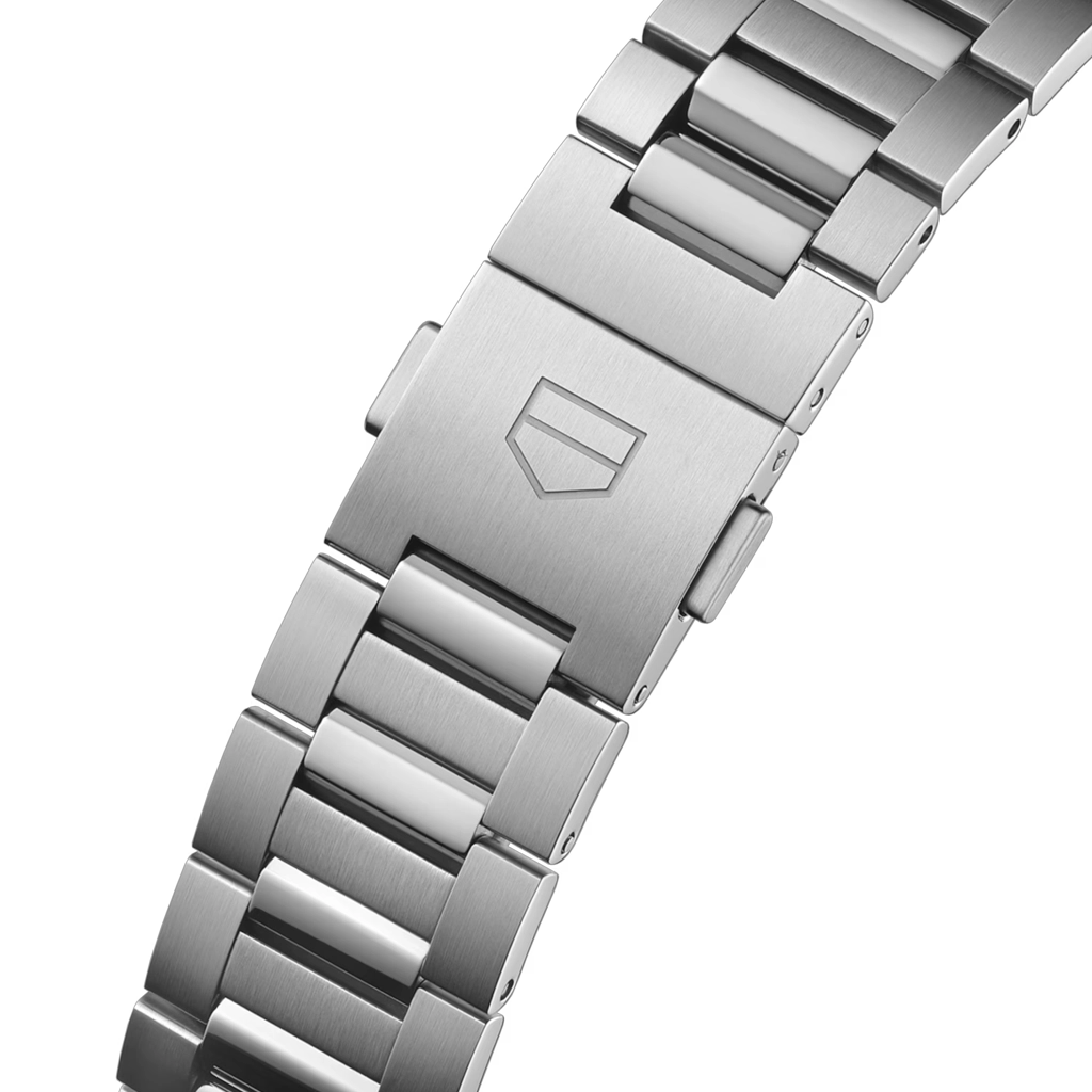 TAG Heuer Carrera med en finbørstet stålkasse og sort urskive. Passer både dame og herre med sin 39 mm stålkasse. Lenke i stål. Automatisk urverk.