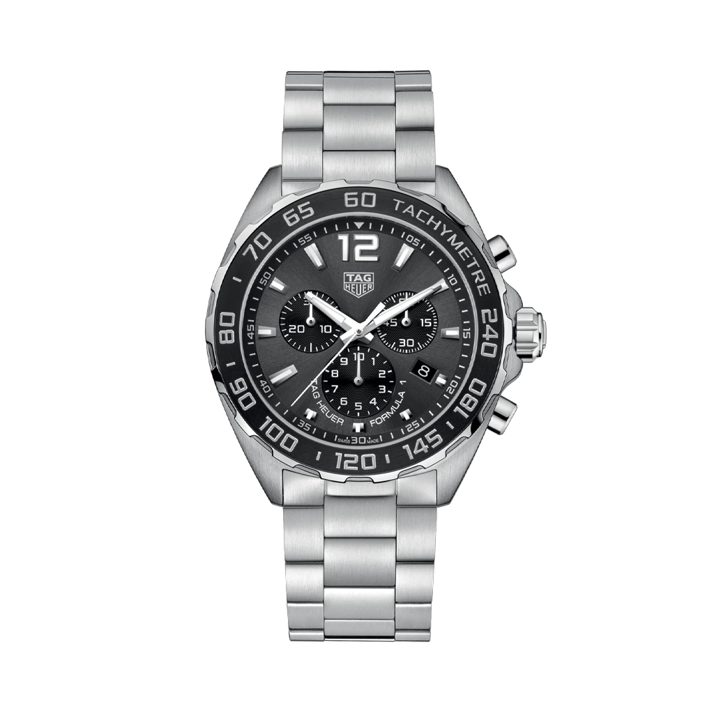 Tag Heuer Formula 1 Chronograph CAZ1011.BA0842 til herre på 43 mm. Sort skive, sort bezel med tachymeter og lenke med foldelås.