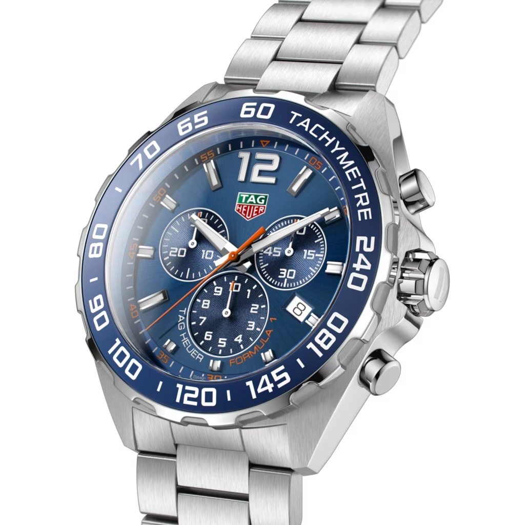 TAG Heuer Formula 1 Chronograph CAZ1014.BA0842 herreklokke på 43 mm med blå skrive, bezel med tachymeter og stållenke med foldelås.