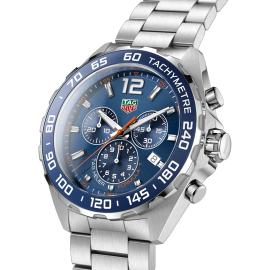 TAG Heuer Formula 1 Chronograph CAZ1014.BA0842 herreklokke på 43 mm med blå skrive, bezel med tachymeter og stållenke med foldelås.