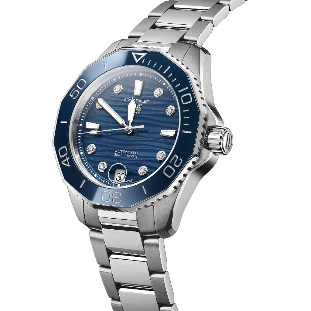 TAG Heuer Aquaracer Professional 300 Date dameklokke på 36 mm med automatisk verk, blå tallskive med diamanter og stållenke.