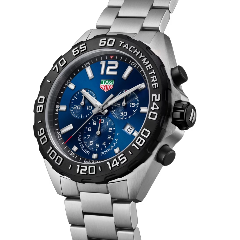 TAG Heuer Formula 1 Chronograph CAZ101AV.BA0842 herreklokke på 43 mm med blå skive, sort bezel med tachymeter og lenke med stål.