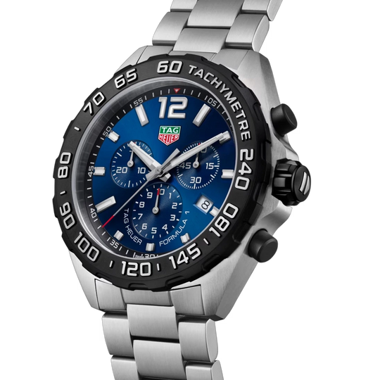 TAG Heuer Formula 1 Chronograph CAZ101AV.BA0842 herreklokke på 43 mm med blå skive, sort bezel med tachymeter og lenke med stål.