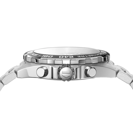 Tag Heuer Formula 1 Chronograph CAZ1011.BA0842 til herre på 43 mm. Sort skive, sort bezel med tachymeter og lenke med foldelås.