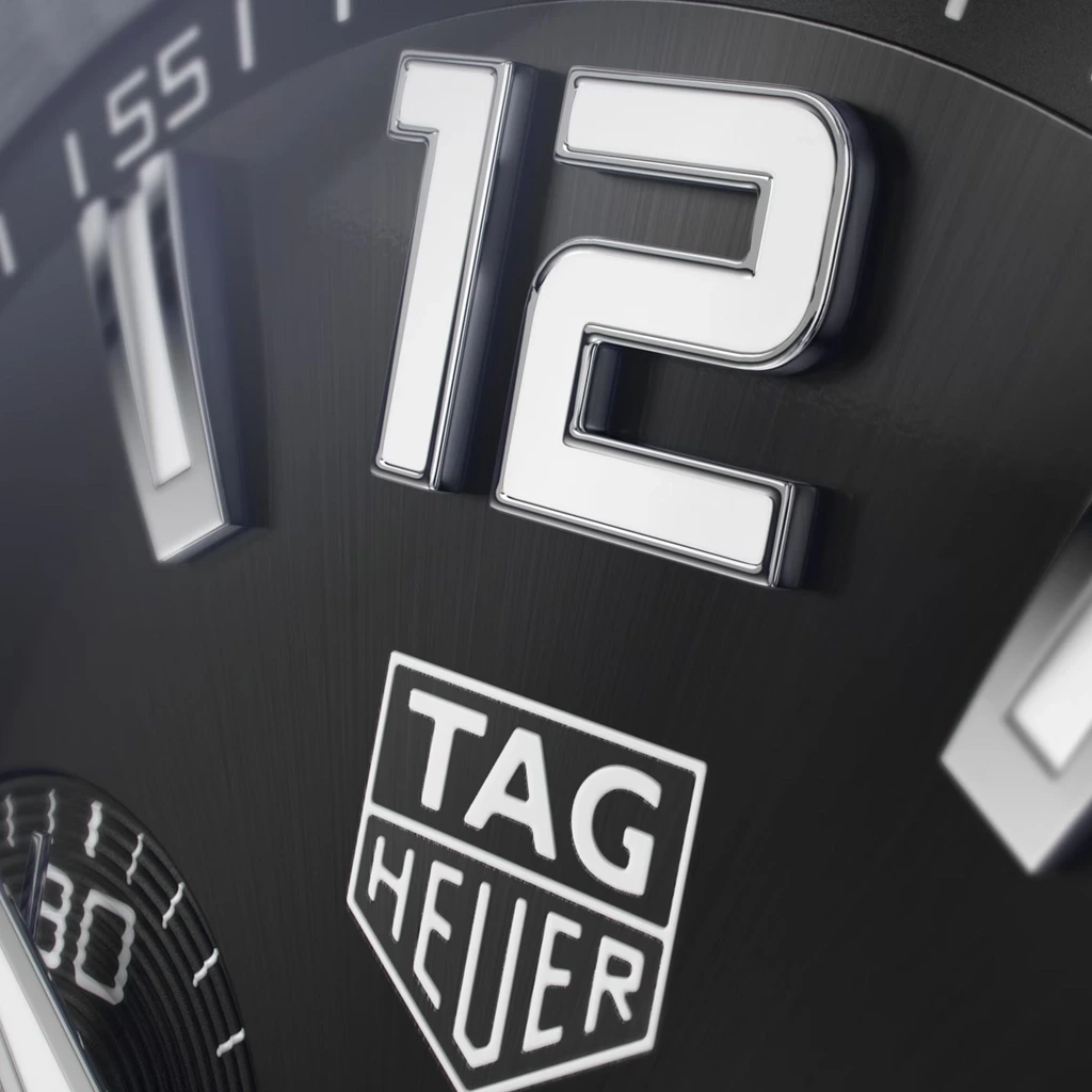 Tag Heuer Formula 1 Chronograph CAZ1011.BA0842 til herre på 43 mm. Sort skive, sort bezel med tachymeter og lenke med foldelås.