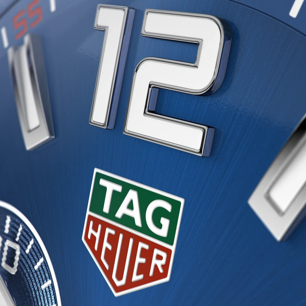 TAG Heuer Formula 1 Chronograph CAZ1014.BA0842 herreklokke på 43 mm med blå skrive, bezel med tachymeter og stållenke med foldelås.